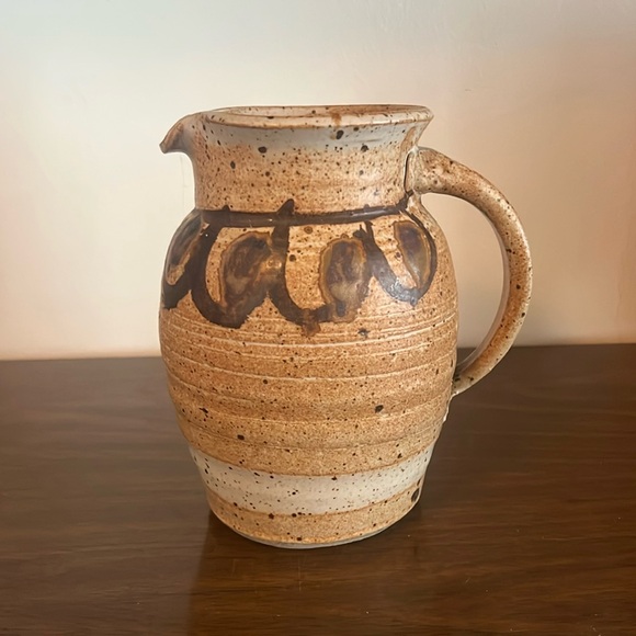 Vintage stoneware pitcher with speckled glaze - Picture 1 of 9